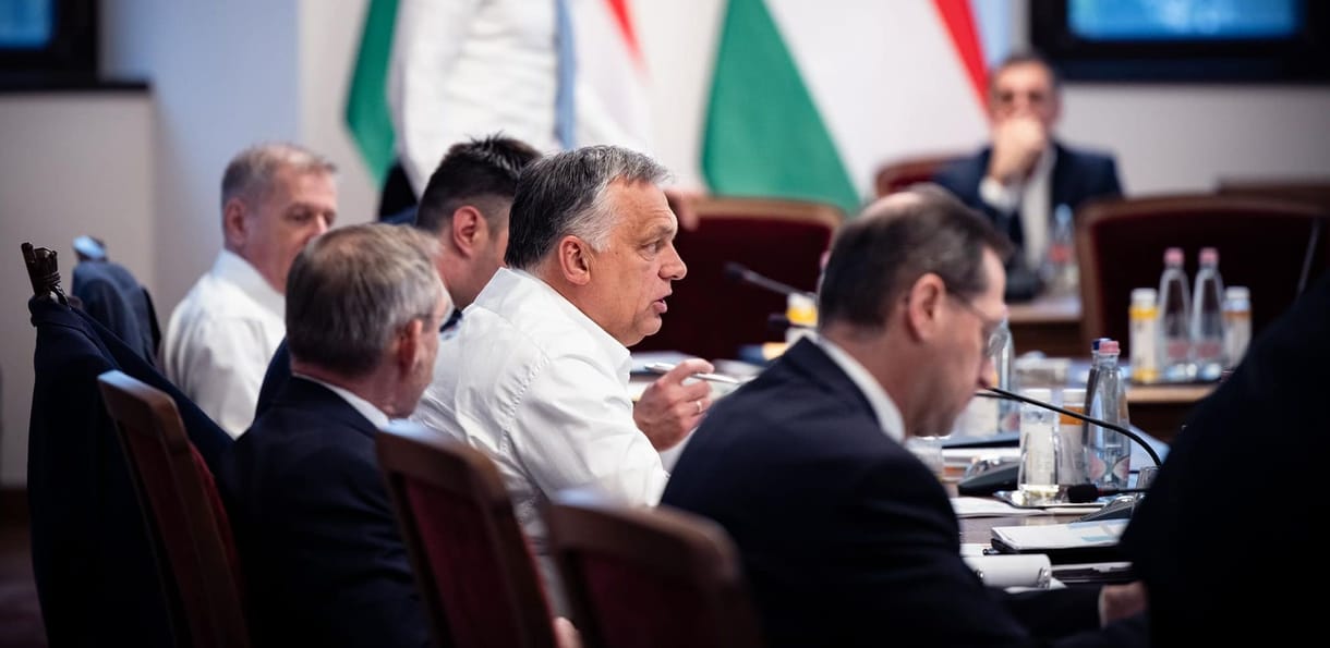 Kormányülés a Karmelita kolostorban